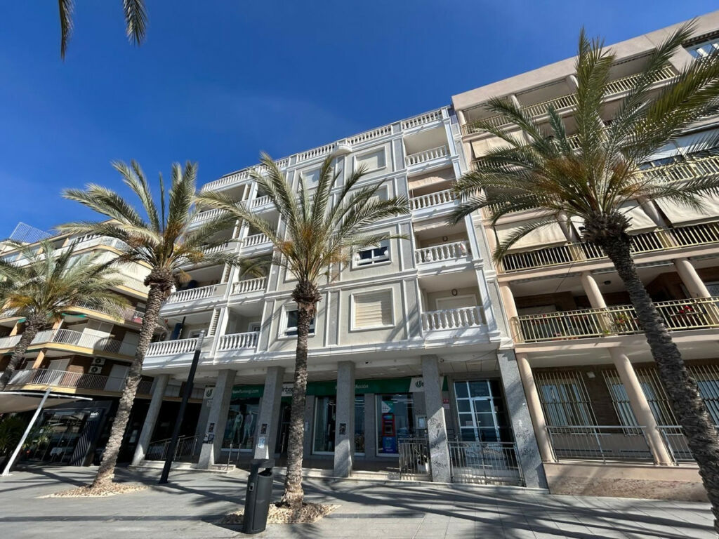 Middle Floor Apartment Torrevieja Alicante