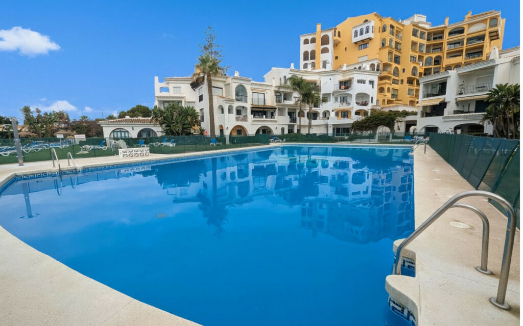 Middle Floor Apartment Puerto de Cabopino Málaga