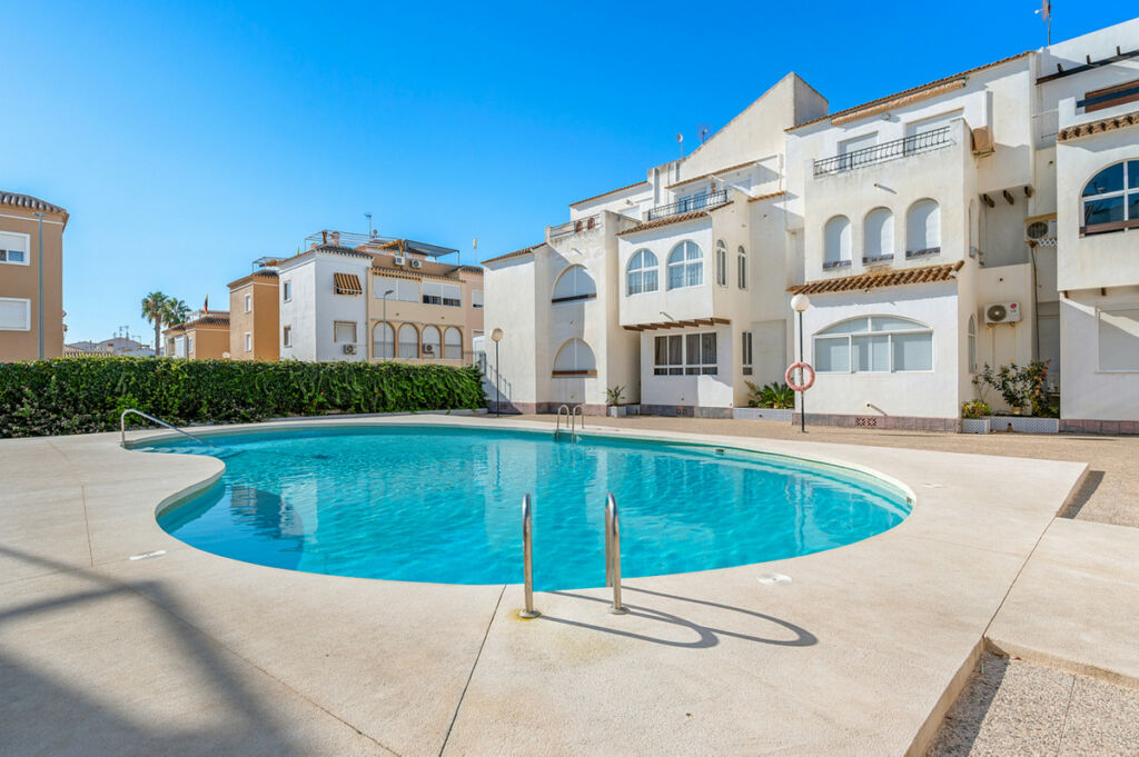 Middle Floor Apartment Torrevieja Alicante