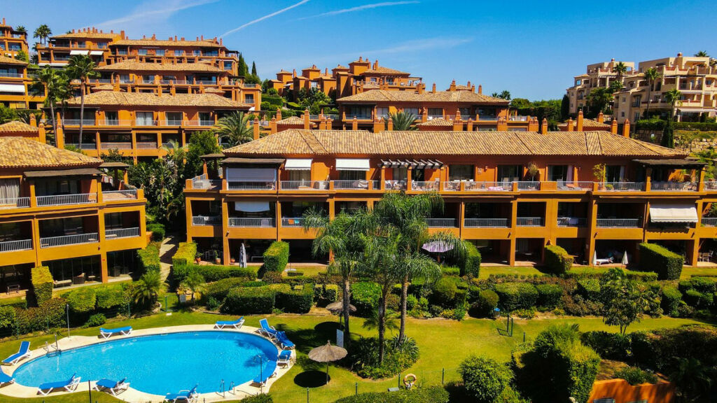 Middle Floor Apartment Estepona Málaga