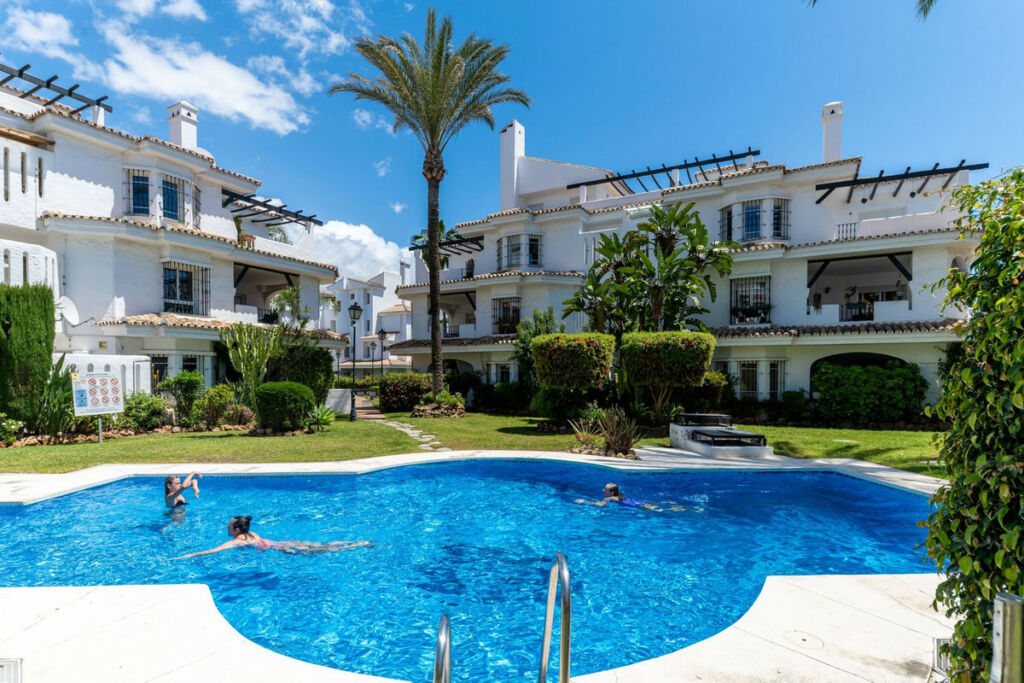 Middle Floor Apartment Nueva Andalucía Málaga