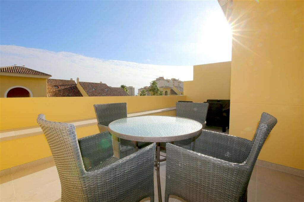 Middle Floor Apartment Estepona Málaga