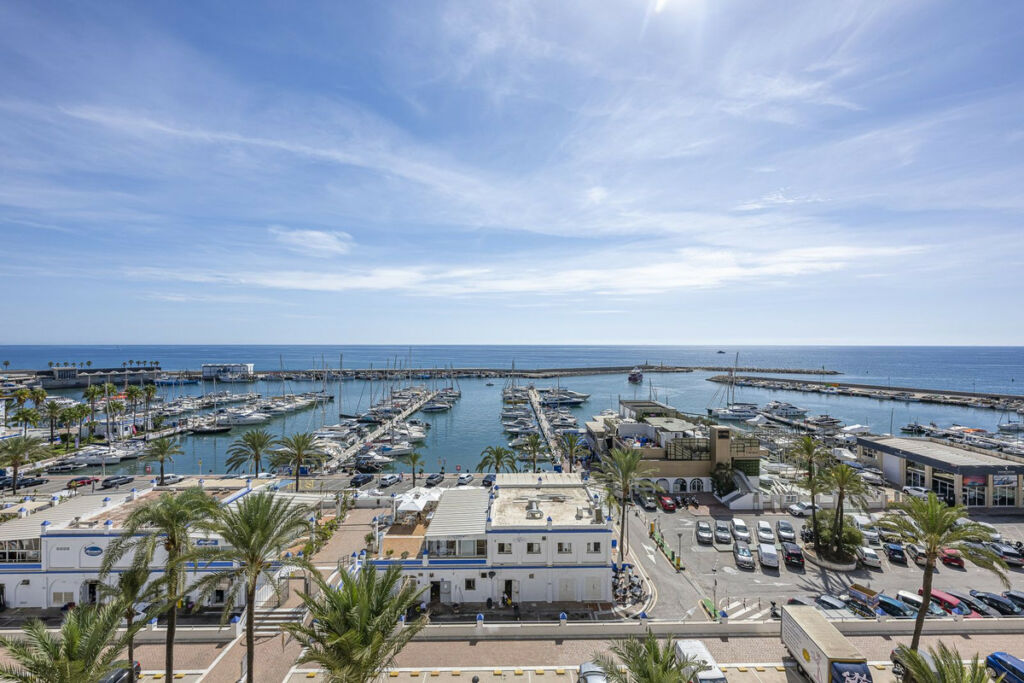 Middle Floor Apartment Estepona Málaga