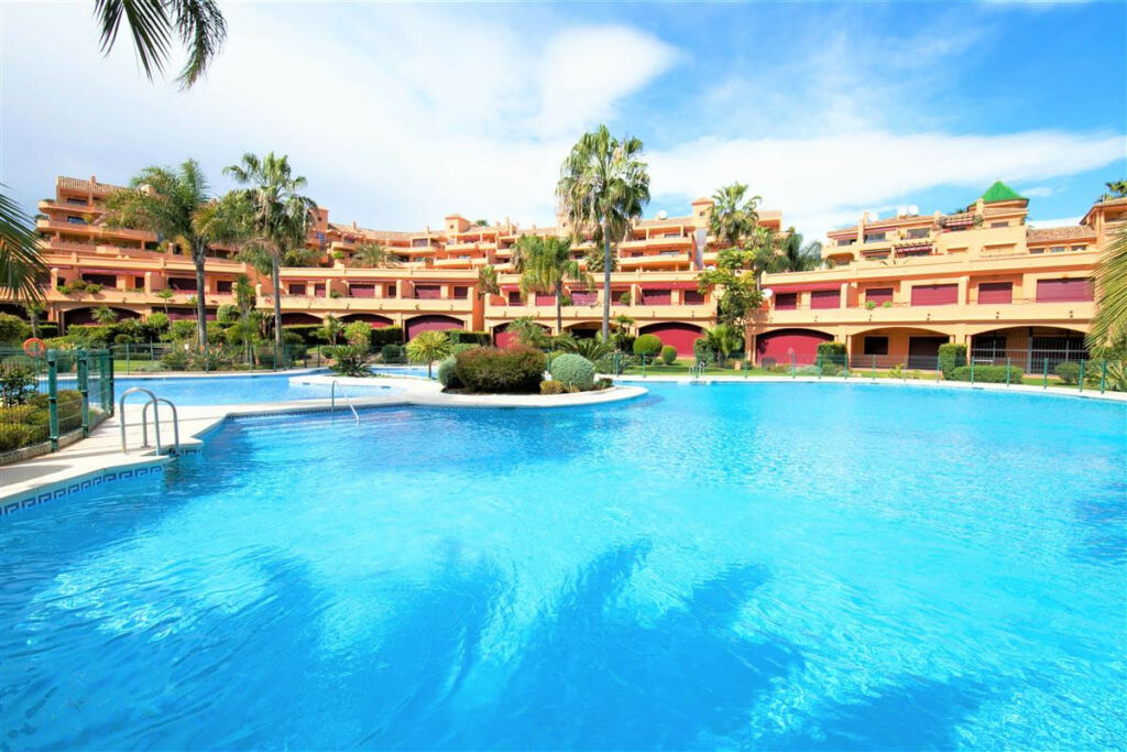 Middle Floor Apartment Estepona Málaga