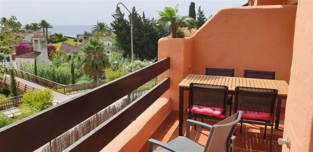 Middle Floor Apartment Estepona Málaga