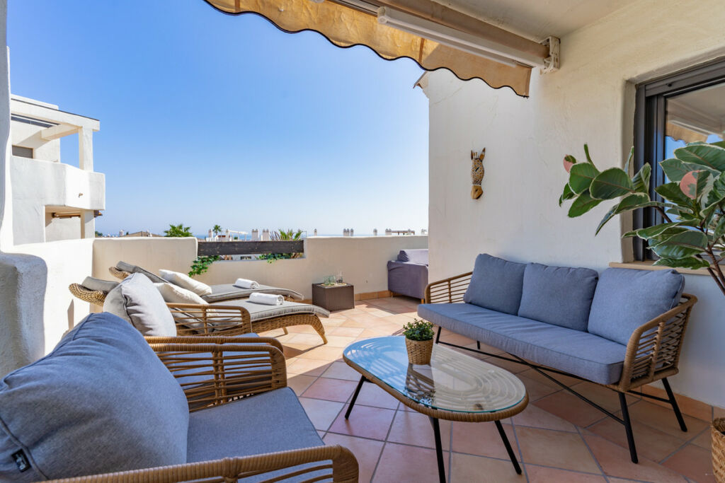 Middle Floor Apartment Estepona Málaga - image 4