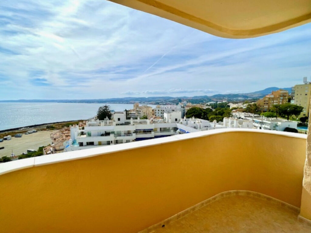 Middle Floor Apartment Estepona Málaga