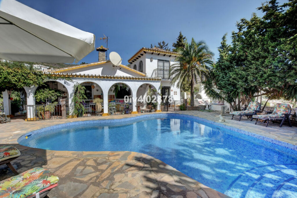 Detached Villa Benalmadena Pueblo Málaga