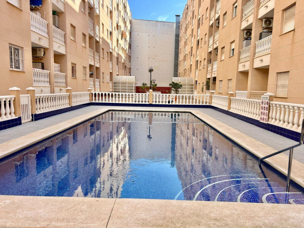 Middle Floor Apartment Torrevieja Alicante
