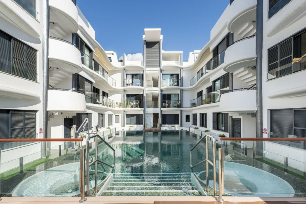 Middle Floor Apartment Estepona Málaga