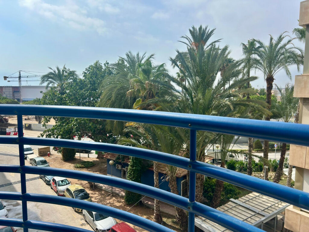 Middle Floor Apartment Torrevieja Alicante