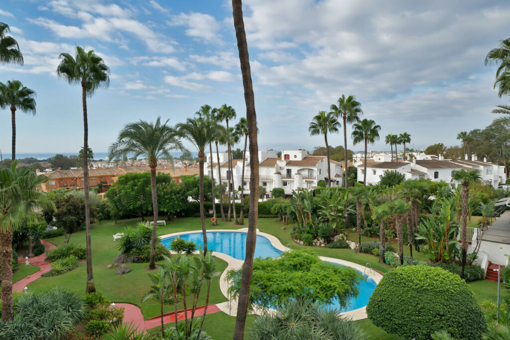 Middle Floor Apartment Estepona Málaga