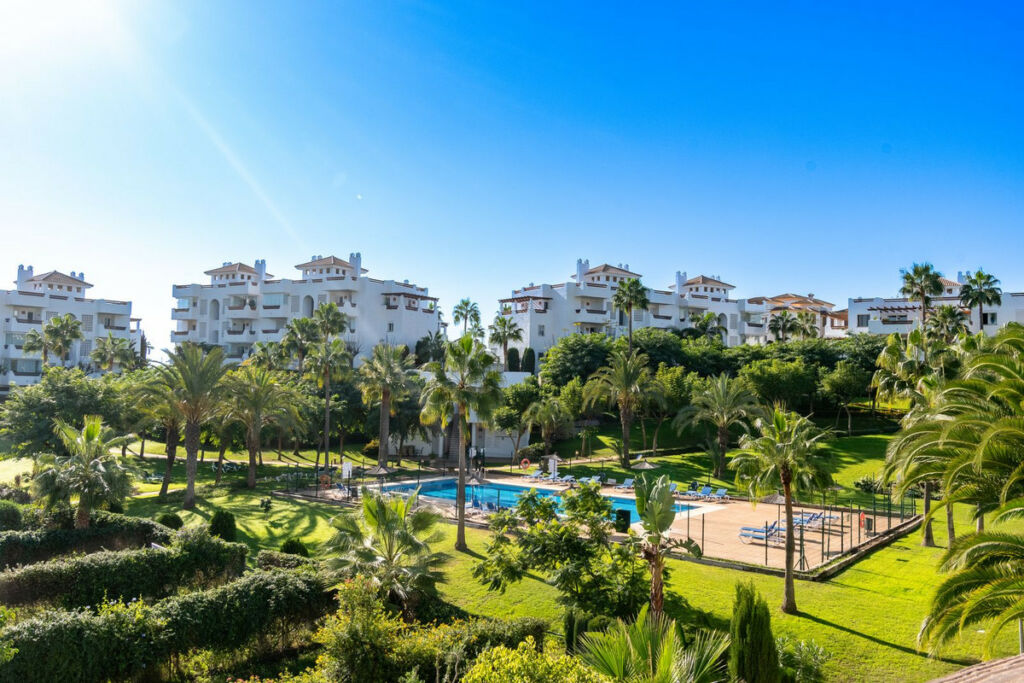 Middle Floor Apartment Estepona Málaga