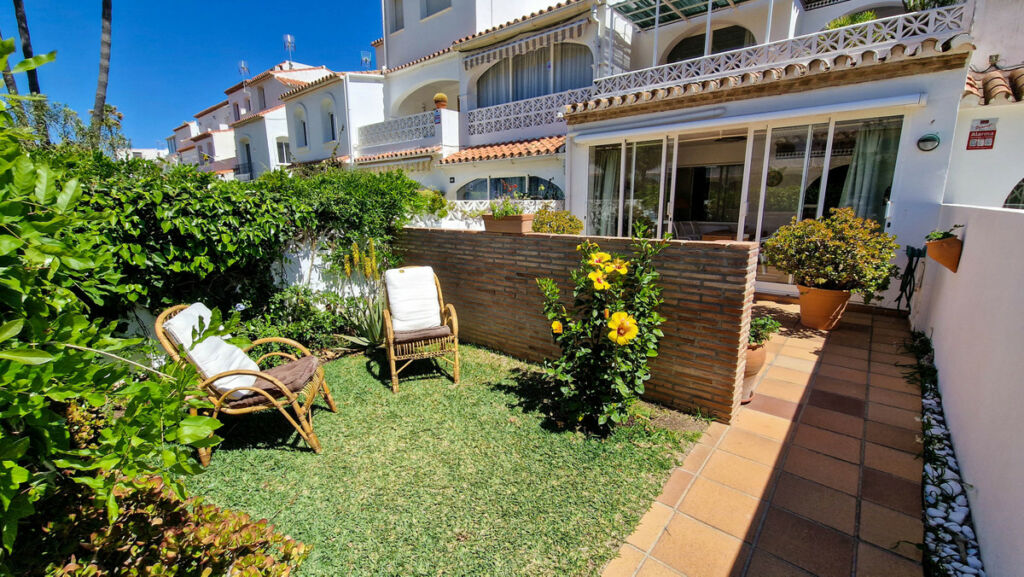 Townhouse Manilva Málaga - image 2
