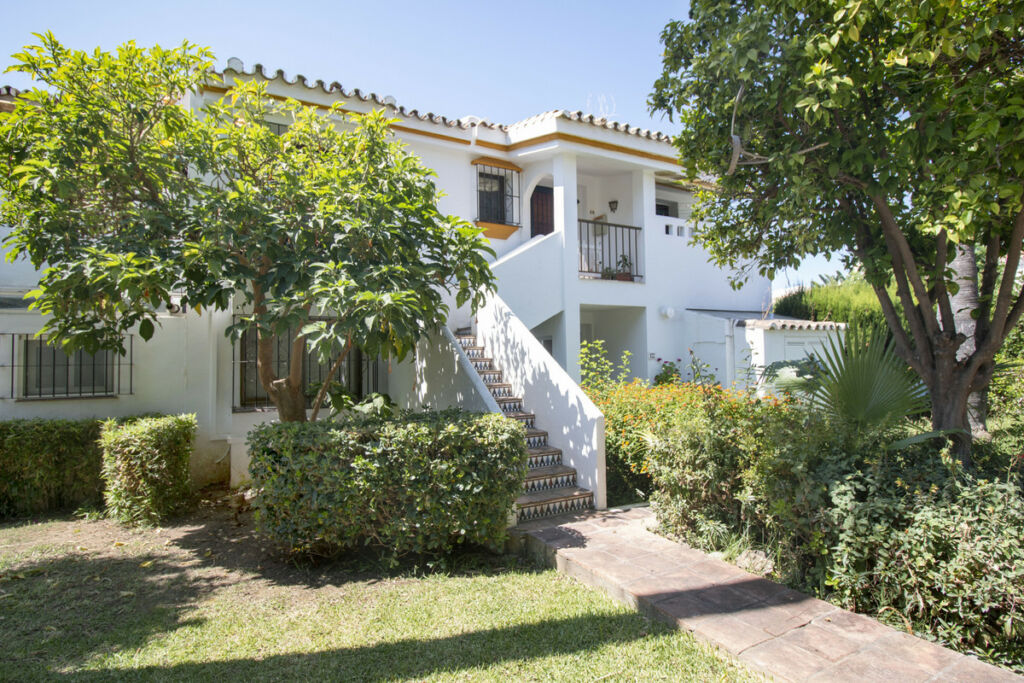 Middle Floor Apartment Estepona Málaga