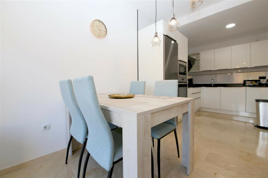 Middle Floor Apartment Estepona Málaga - image 10