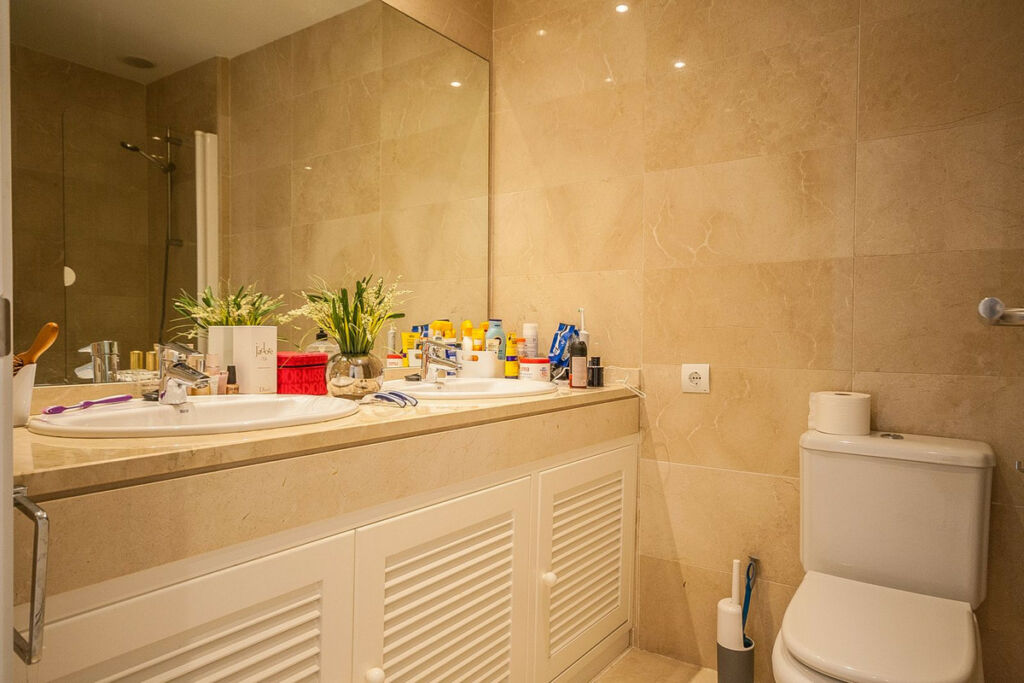Middle Floor Apartment Elviria Málaga - image 10