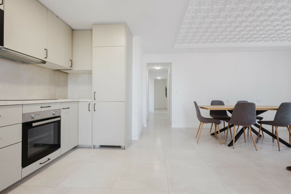 Middle Floor Apartment Torrevieja Alicante - image 10