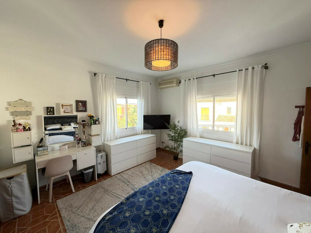 Detached Villa Casares Málaga - image 11