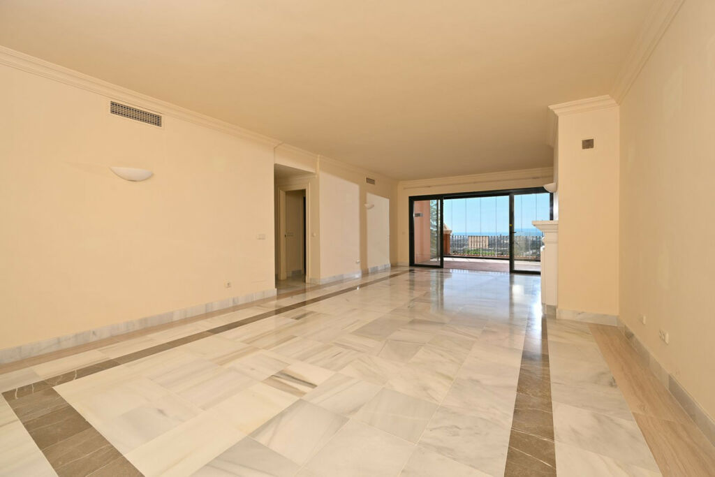 Middle Floor Apartment Benahavís Málaga - image 11