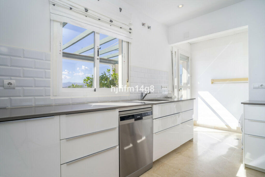 Penthouse Nueva Andalucía Málaga - image 10