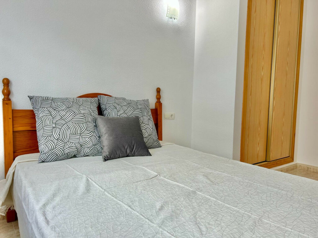 Middle Floor Apartment Torrevieja Alicante - image 10