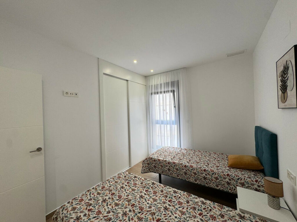 Middle Floor Apartment Torrevieja Alicante - image 10