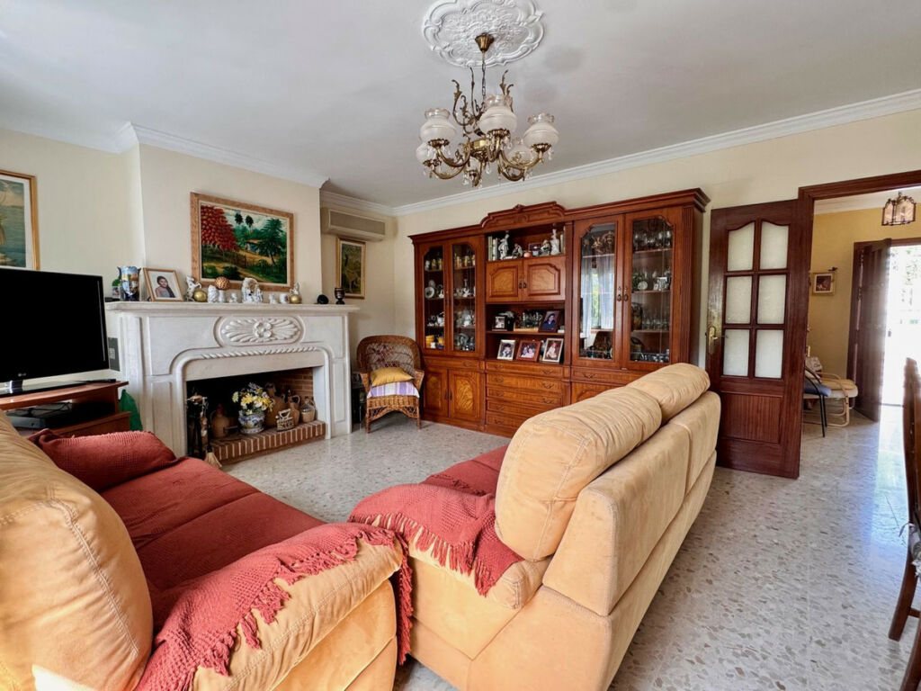 Detached Villa Alhaurín de la Torre Málaga - image 10