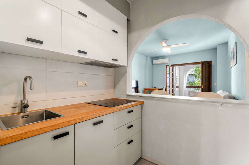 Middle Floor Apartment Torrevieja Alicante - image 10