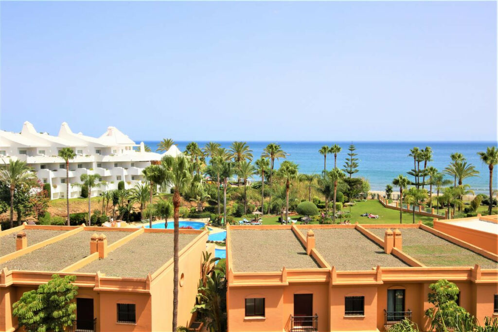 Middle Floor Apartment Estepona Málaga - image 10