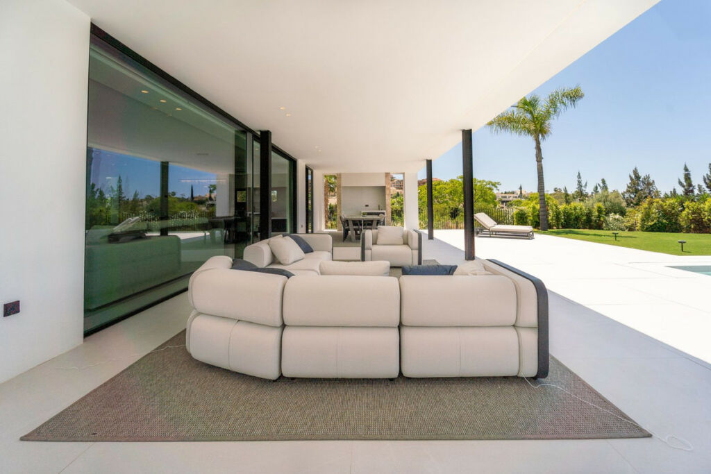 Detached Villa Nueva Andalucía Málaga - image 10