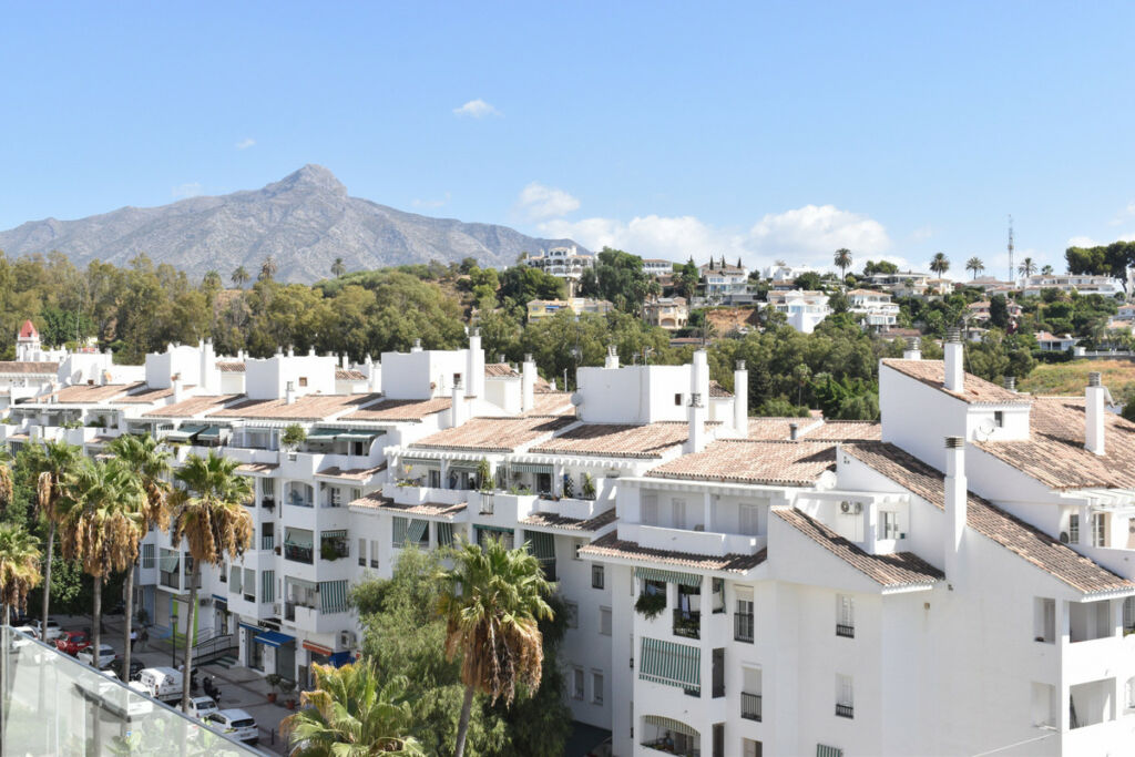 Middle Floor Apartment Nueva Andalucía Málaga - image 10