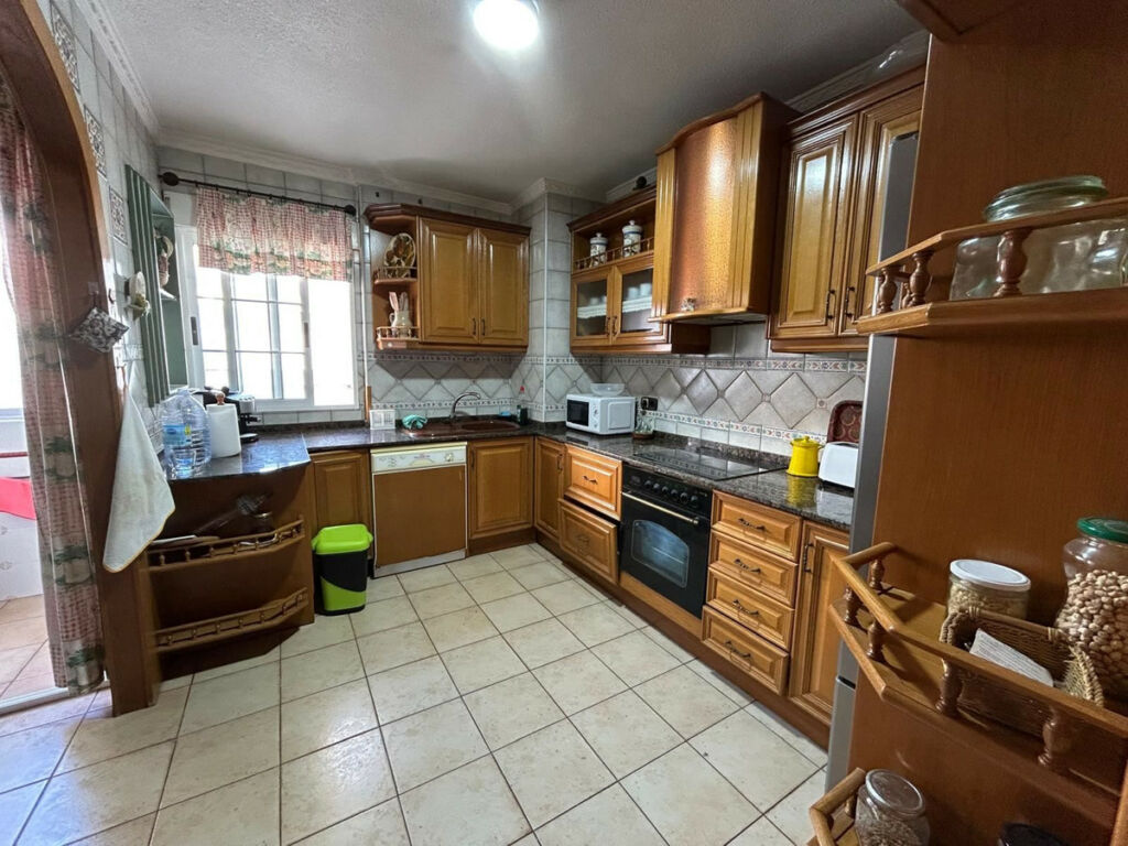 Middle Floor Apartment Torrevieja Alicante - image 10