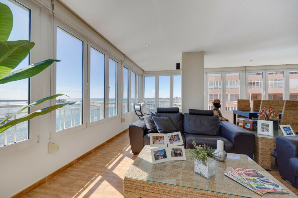 Middle Floor Apartment Torrevieja Alicante - image 10