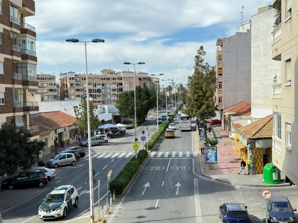 Middle Floor Apartment Torrevieja Alicante - image 10