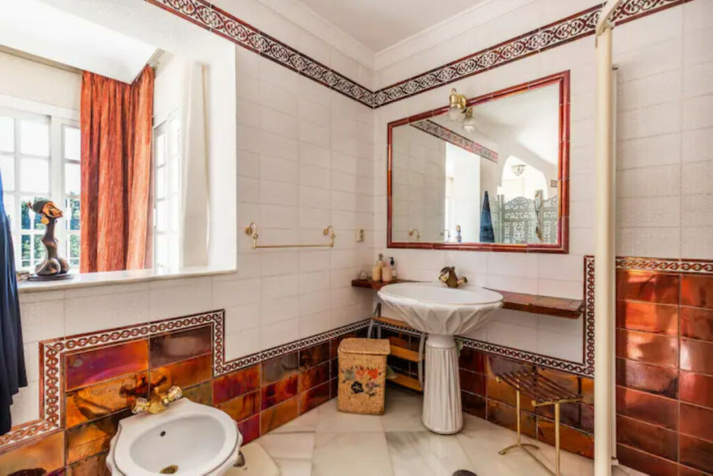 Detached Villa Nueva Andalucía Málaga - image 10