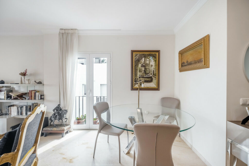 Middle Floor Apartment The Golden Mile Málaga - image 10