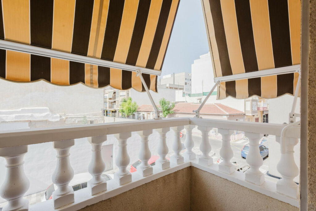 Middle Floor Apartment Torrevieja Alicante - image 10