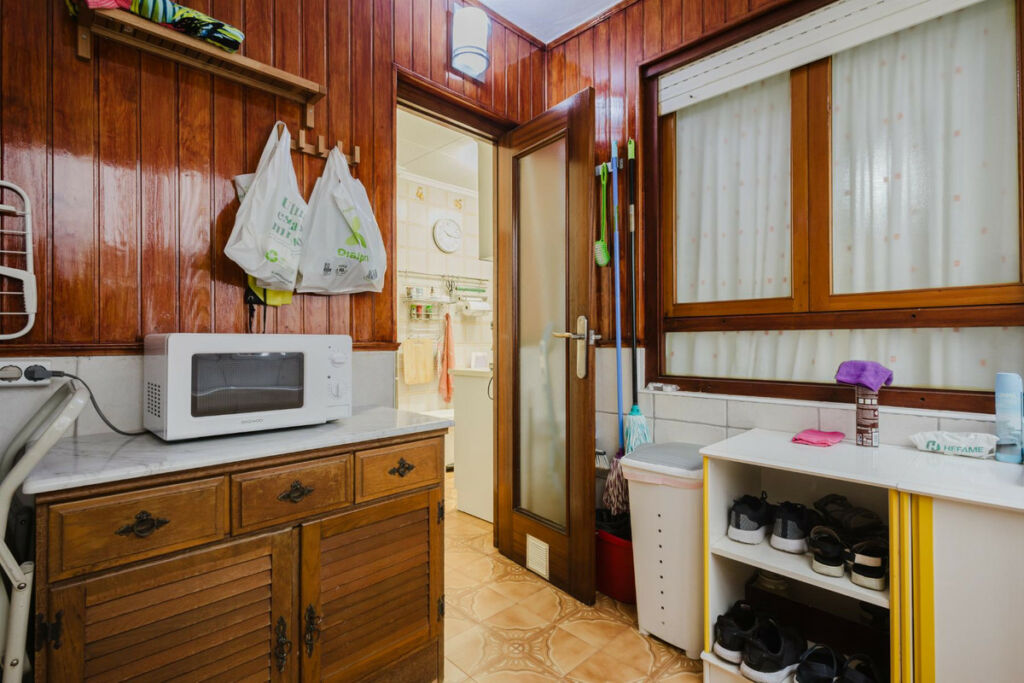 Middle Floor Apartment Torrevieja Alicante - image 10