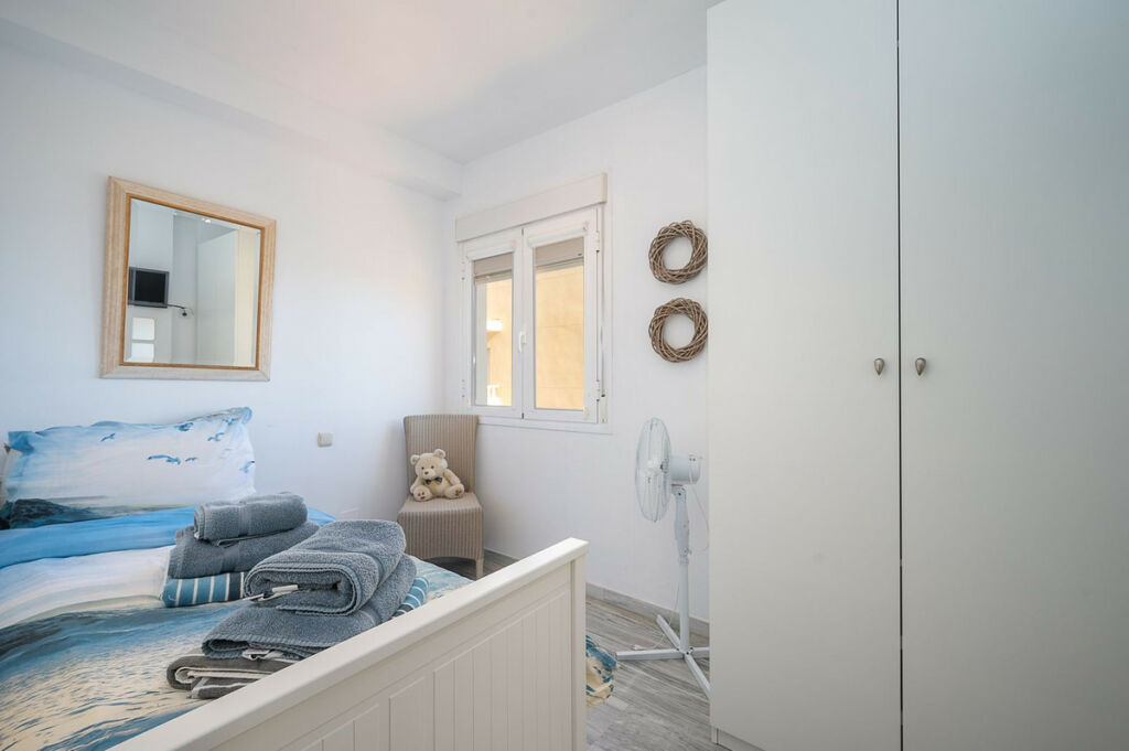 Middle Floor Apartment La Cala Málaga - image 10