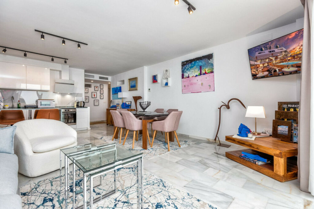 Middle Floor Apartment Puerto Banús Málaga - image 10