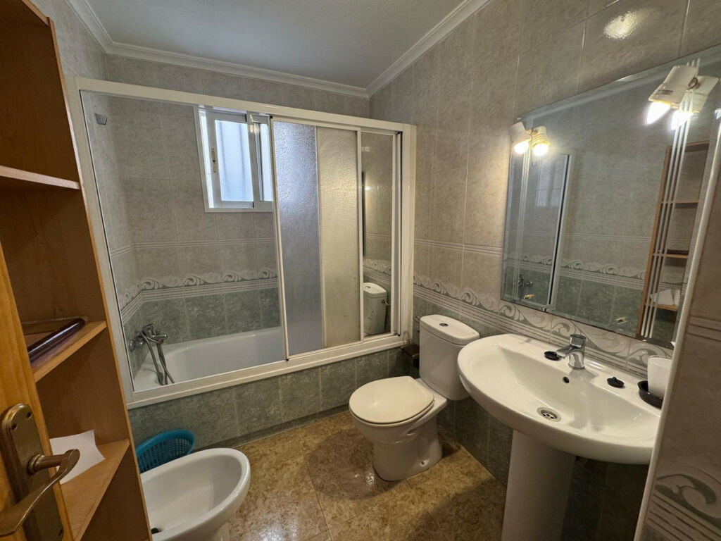 Middle Floor Apartment Torrevieja Alicante - image 10
