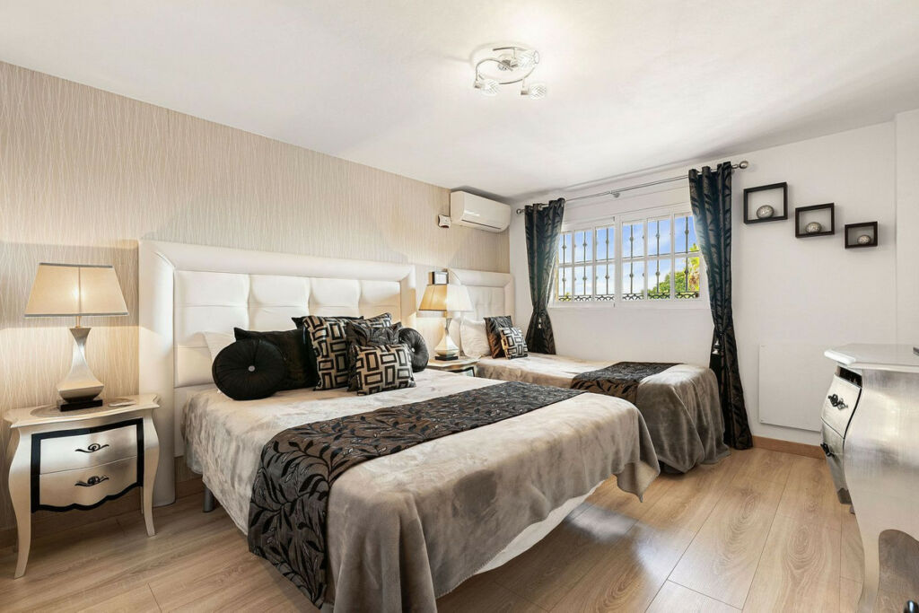 Detached Villa Alhaurín de la Torre Málaga - image 10