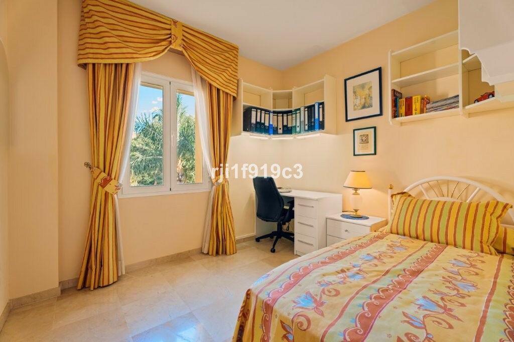 Middle Floor Apartment Elviria Málaga - image 10
