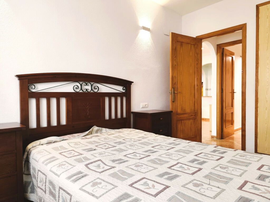 Middle Floor Apartment Torrevieja Alicante - image 10