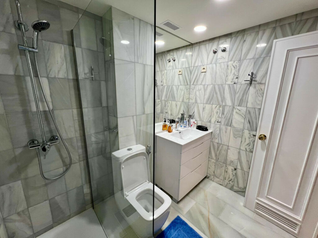 Ground Floor Apartment The Golden Mile Málaga - image 10