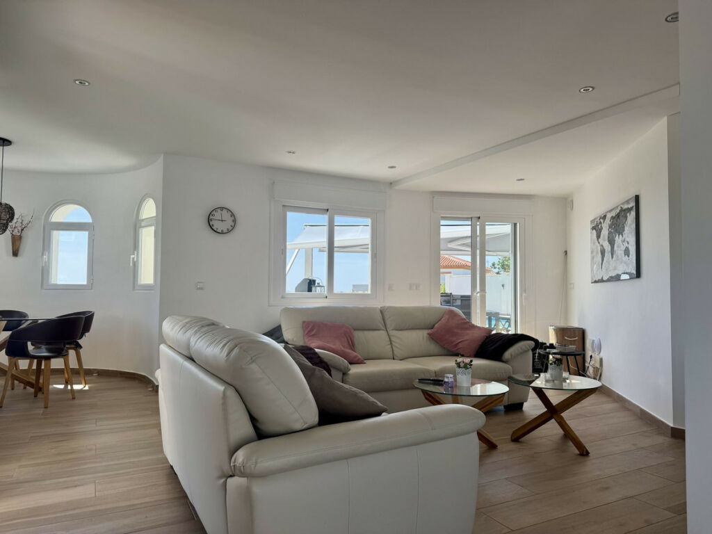 Detached Villa Estepona Málaga - image 10