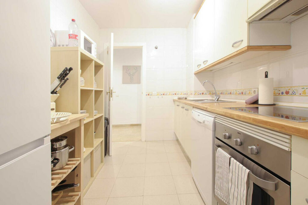 Middle Floor Apartment Calahonda Málaga - image 10