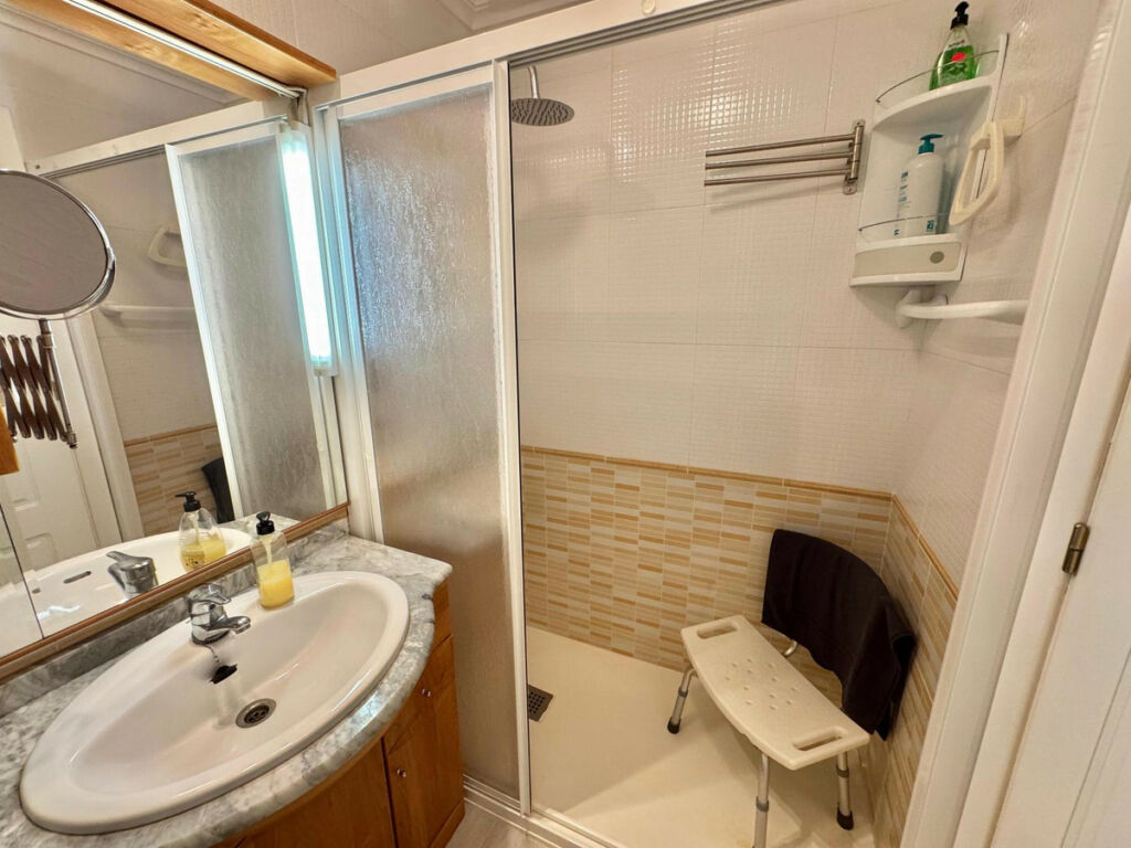 Middle Floor Apartment Almoradi Alicante - image 10