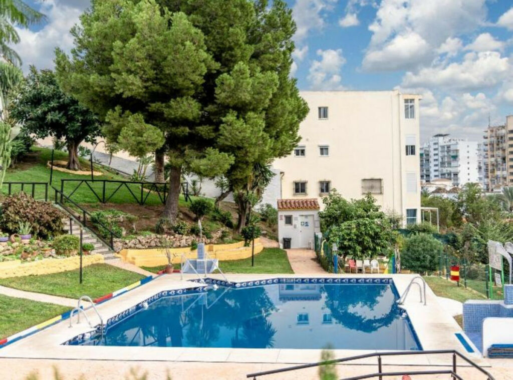 Middle Floor Apartment Benalmadena Málaga - image 10